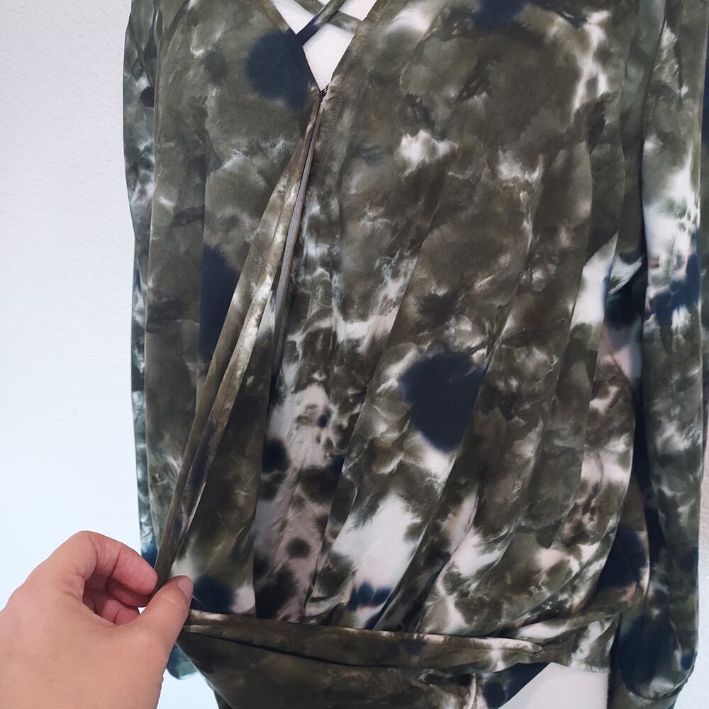 Rock & Republic Army Green Tie Dye Wrap Front Long Sleeve V-neck Blouse Size XL - Picture 6 of 11